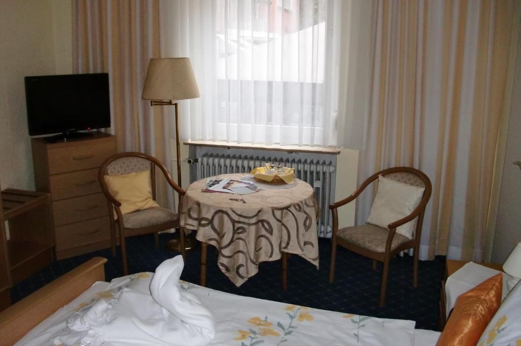 ホテル Gastehaus Mietz バート・ノイェンアール・アールヴァイラー 部屋 写真